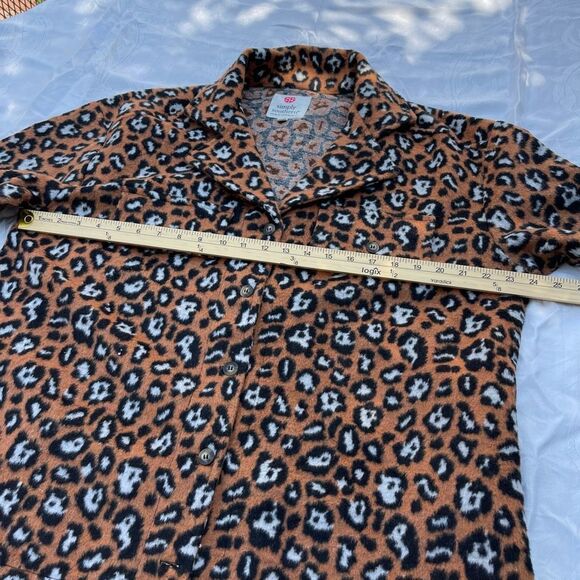 Simply Southern sizer Xl Cheetah print button - Picture 7 of 10